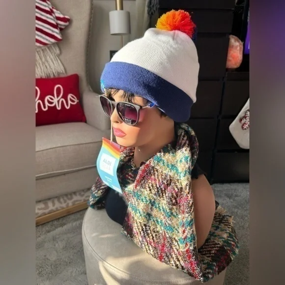 💋 NWT Aldi Gear 2023 Beanie Winter Pom Pom Fleece lined Hat Rainbow 🌈 - Picture 2 of 7